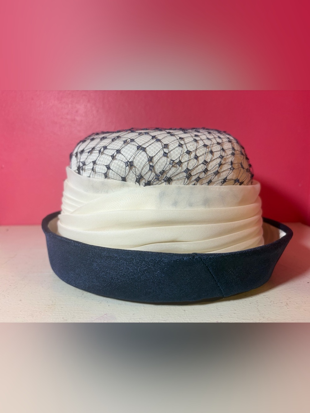 VINTAGE Woman's Ivory & Navy Veiled Hat with Bow Detailing RARE Retro 50s Classy - Picture 3 of 12